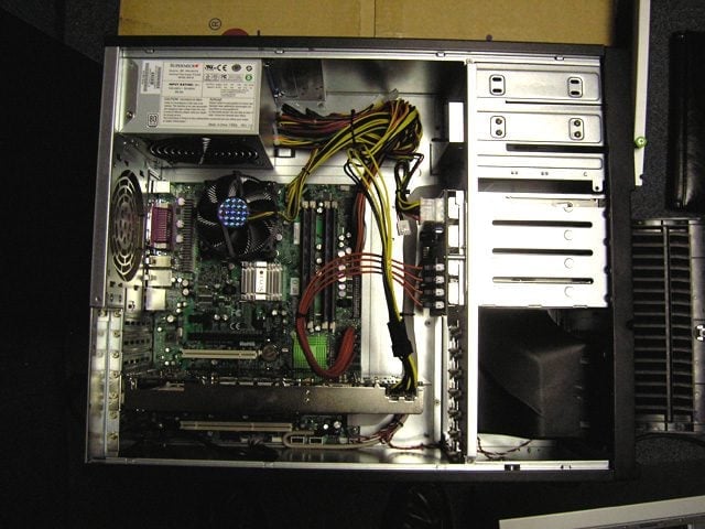 Inside the Supermicro SuperWorkstation 5035B-T