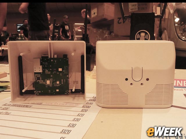 WiFi Pineapple Hacking Device