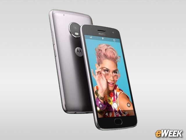 The Moto Experience Includes Hand Gestures to Access Features
