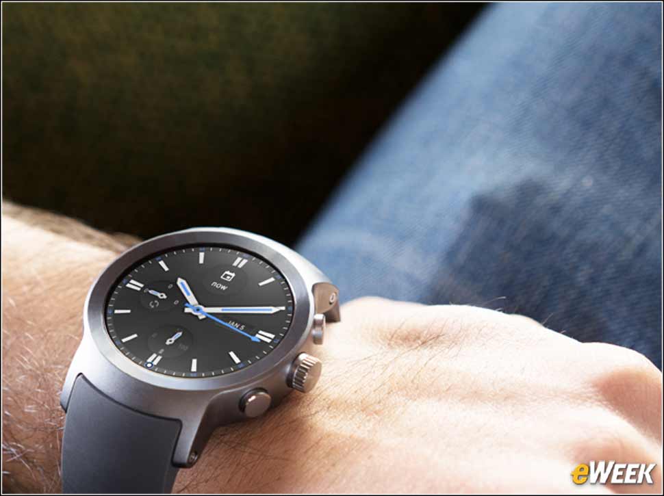 3 - The Watch Features a Round, High-Quality Display
