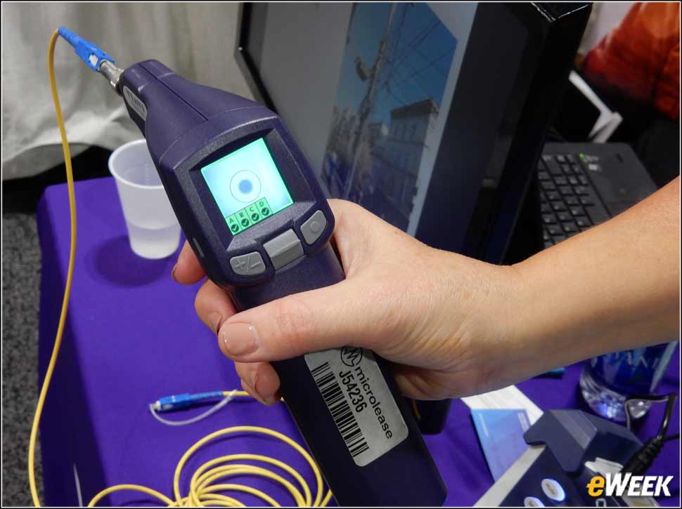 2 - Bluetooth-Enabled FiberCheck Tests Network Cable