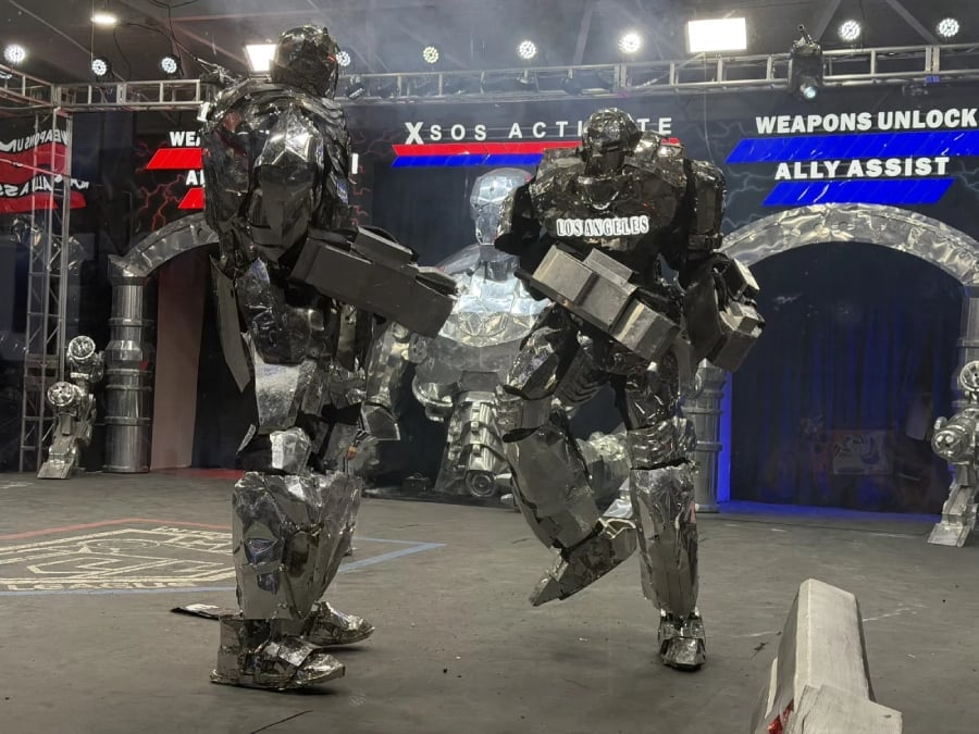 2 giant gladiator robots fighting each other.