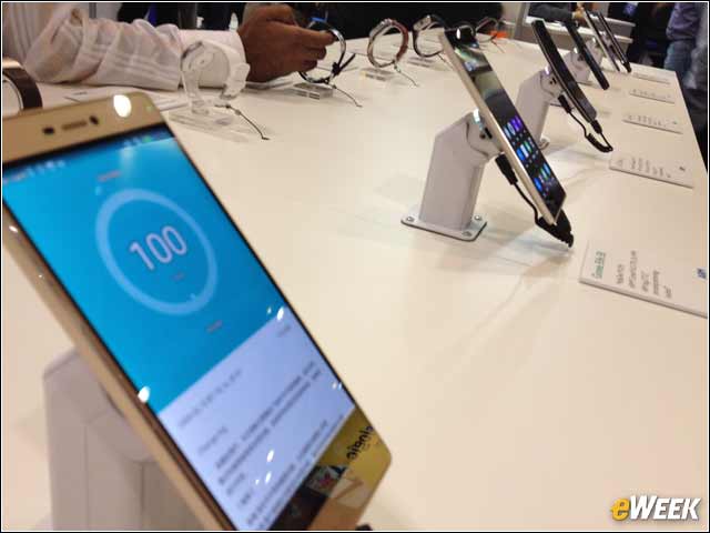 13 - Smartphones on Display