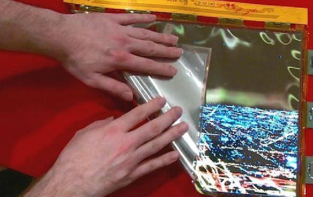 LG Steals CES Show with Ultra-thin, Roll-up HD Prototype TV