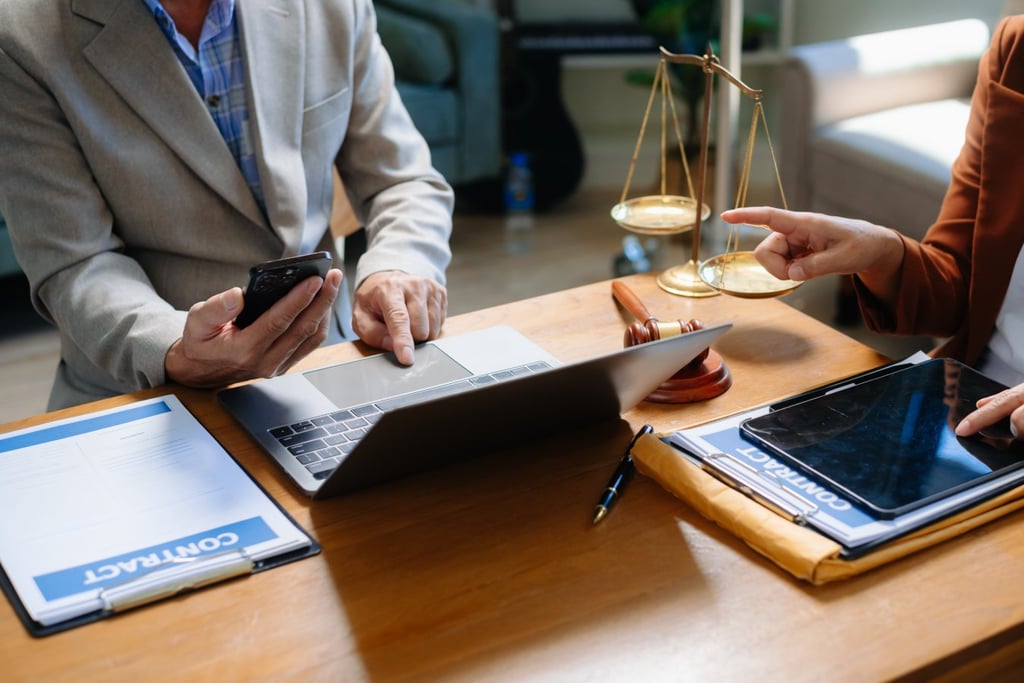 two lawyers discussing about a case on a table.