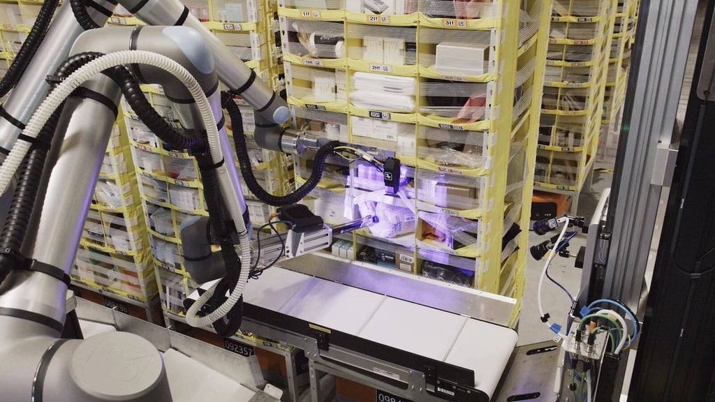 Amazon’s Vulcan robot.