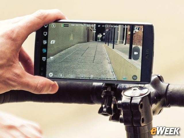The Main Display Offers a High-End Experience