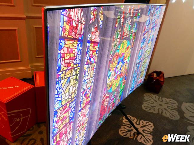 Samsung Brings Curved Display to Televisions