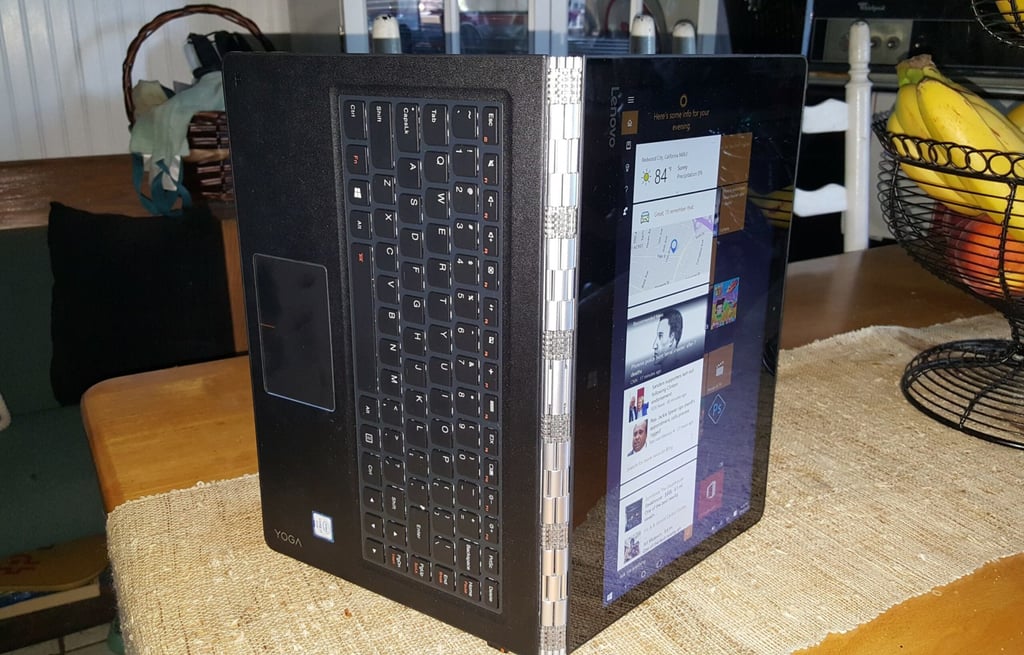 Why Lenovo Yoga 900 Convertible Laptop Is a True Champ